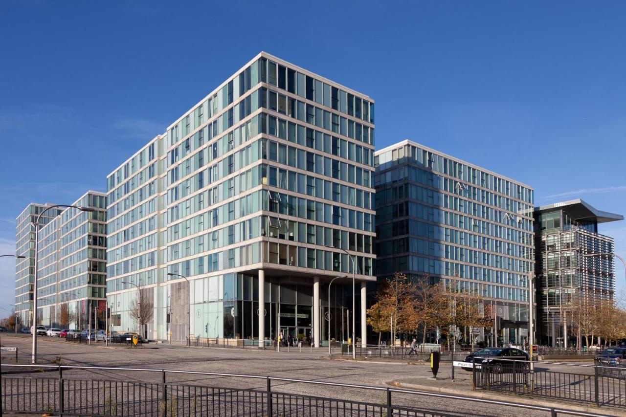 2 Bedroom 2 Bathroom Apartment In Central Milton Keynes With Free Parking And Smart Tv - Contractors, Relocation, Business Travellers 外观 照片