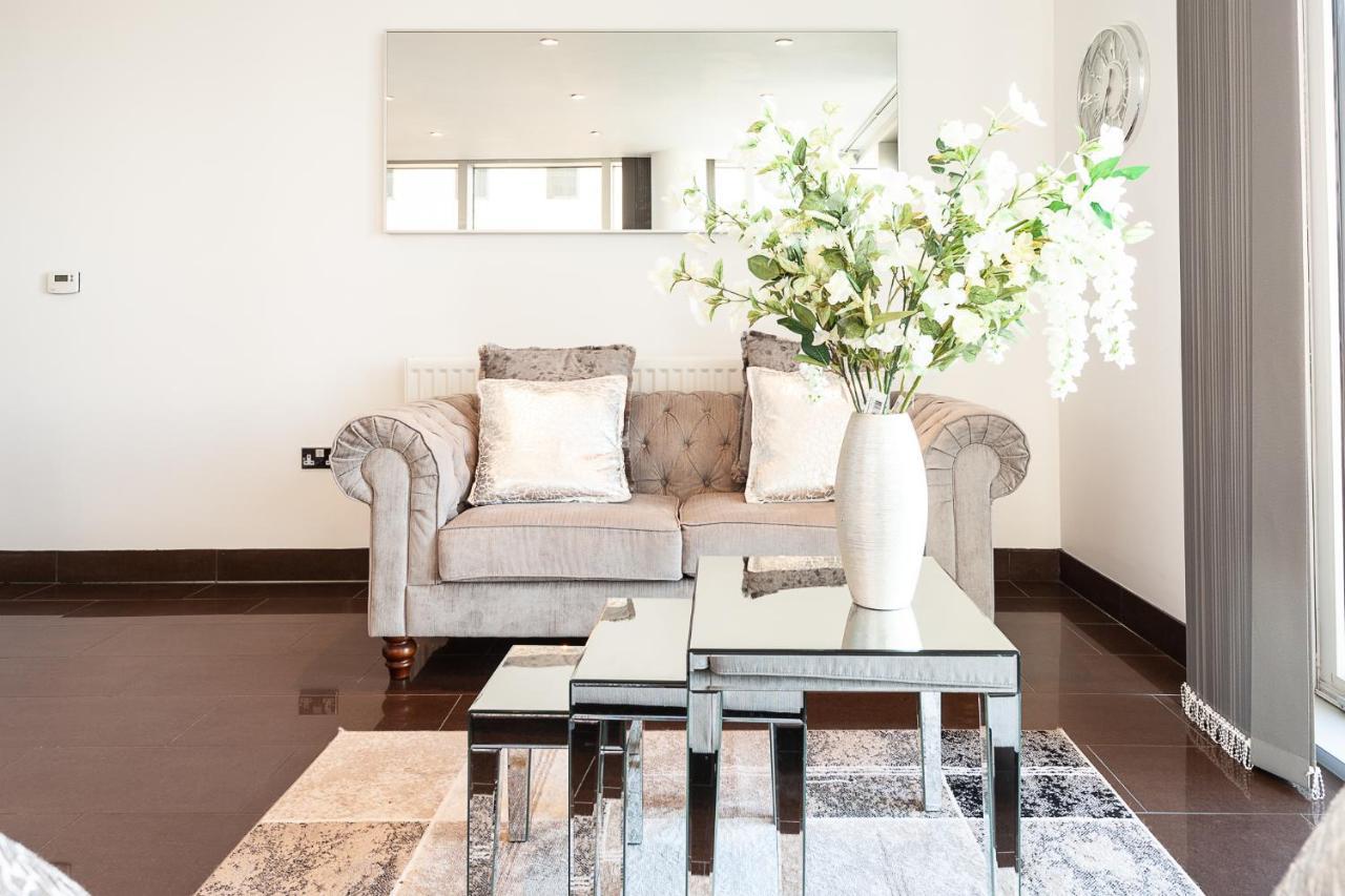 2 Bedroom 2 Bathroom Apartment In Central Milton Keynes With Free Parking And Smart Tv - Contractors, Relocation, Business Travellers 外观 照片