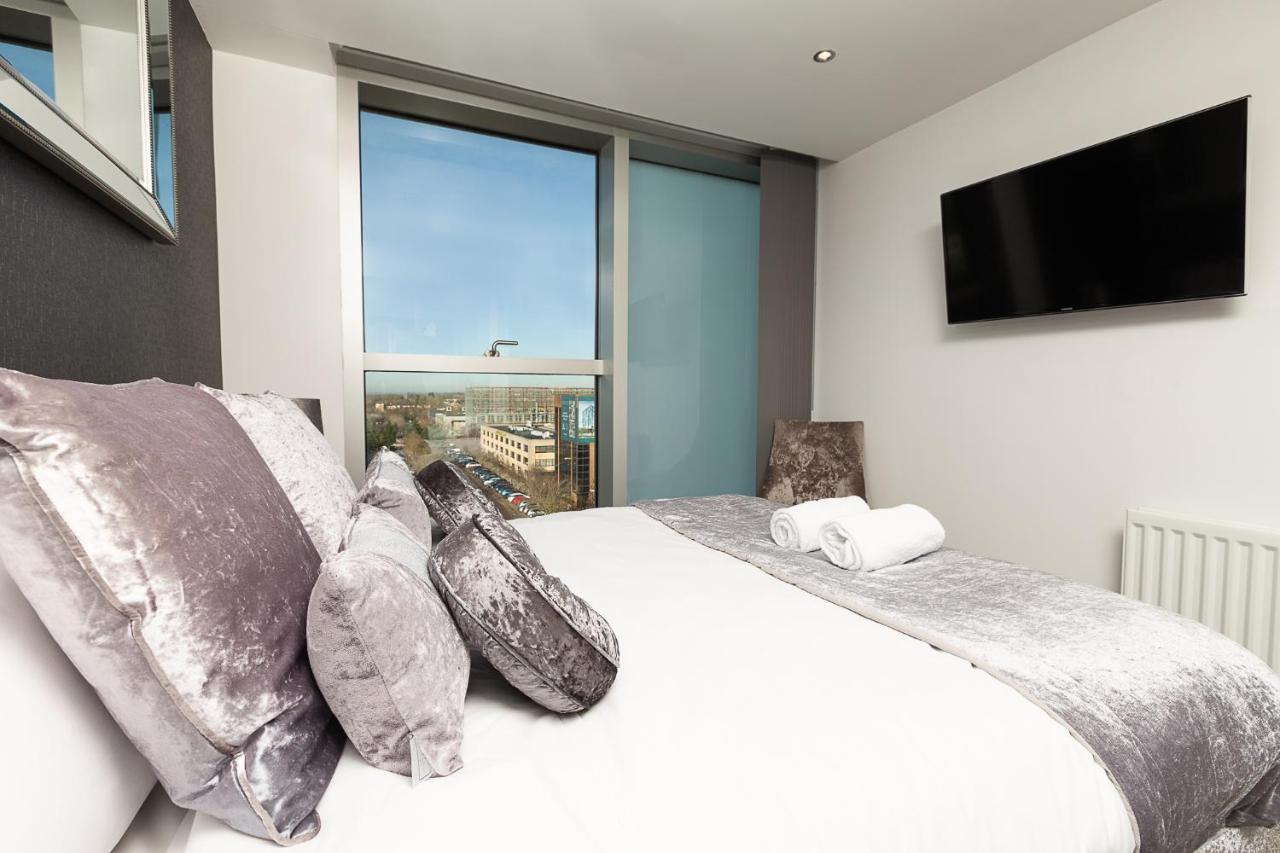 2 Bedroom 2 Bathroom Apartment In Central Milton Keynes With Free Parking And Smart Tv - Contractors, Relocation, Business Travellers 外观 照片