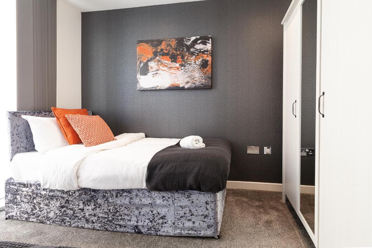 2 Bedroom 2 Bathroom Apartment In Central Milton Keynes With Free Parking And Smart Tv - Contractors, Relocation, Business Travellers 外观 照片