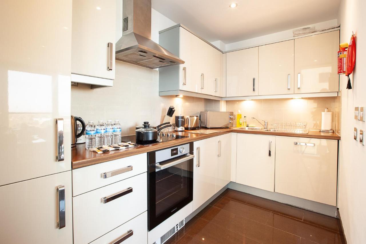 2 Bedroom 2 Bathroom Apartment In Central Milton Keynes With Free Parking And Smart Tv - Contractors, Relocation, Business Travellers 外观 照片