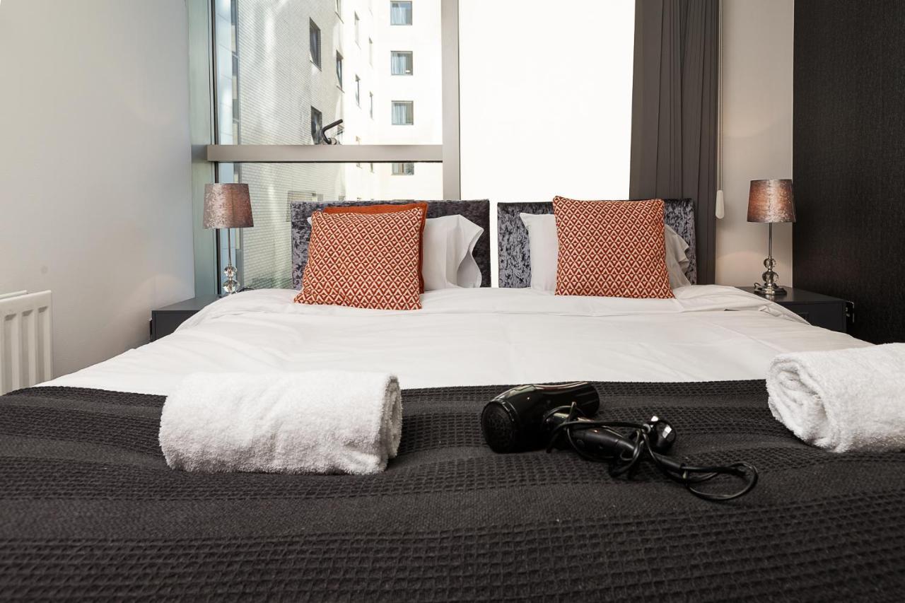 2 Bedroom 2 Bathroom Apartment In Central Milton Keynes With Free Parking And Smart Tv - Contractors, Relocation, Business Travellers 外观 照片