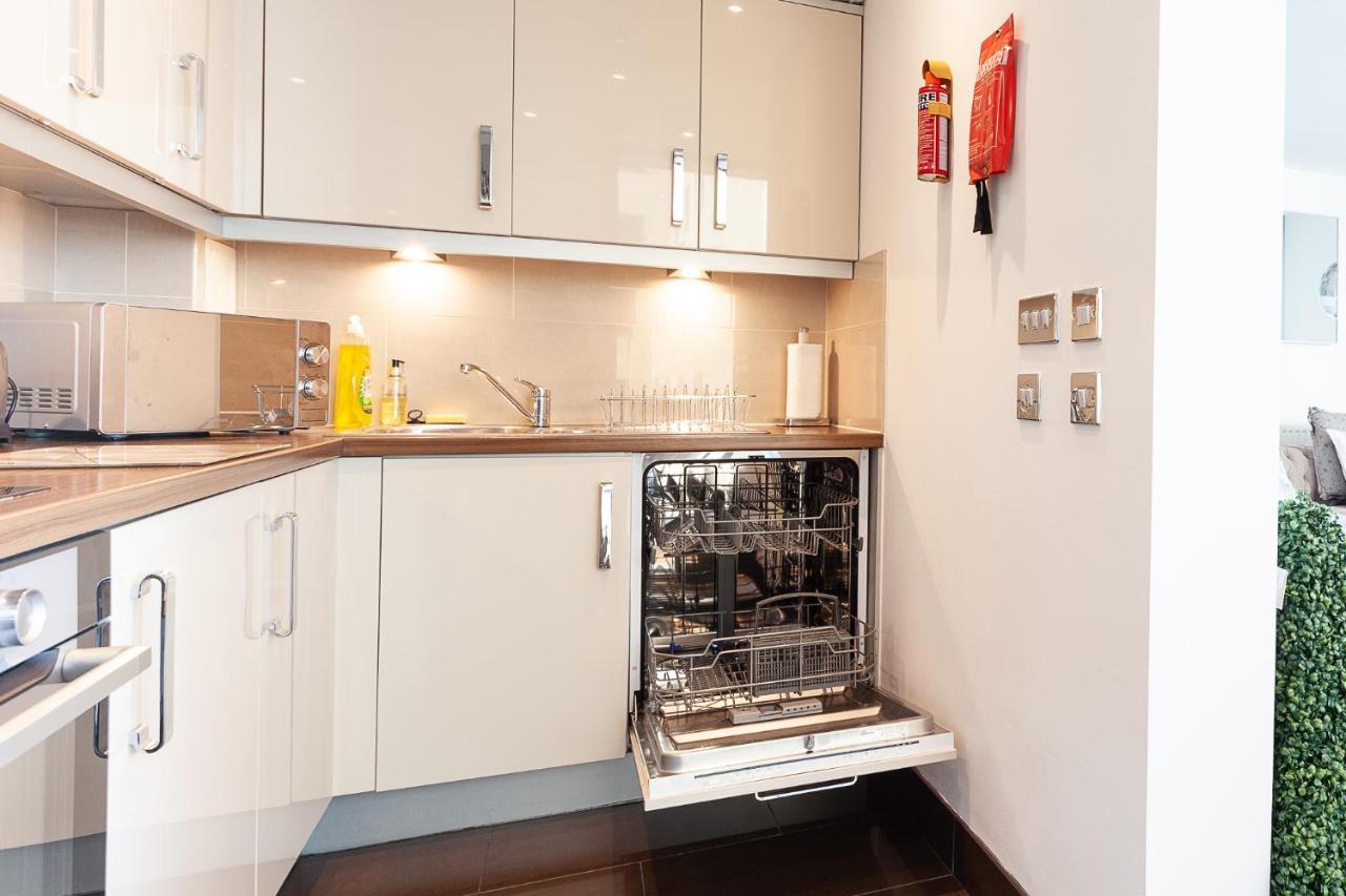2 Bedroom 2 Bathroom Apartment In Central Milton Keynes With Free Parking And Smart Tv - Contractors, Relocation, Business Travellers 外观 照片